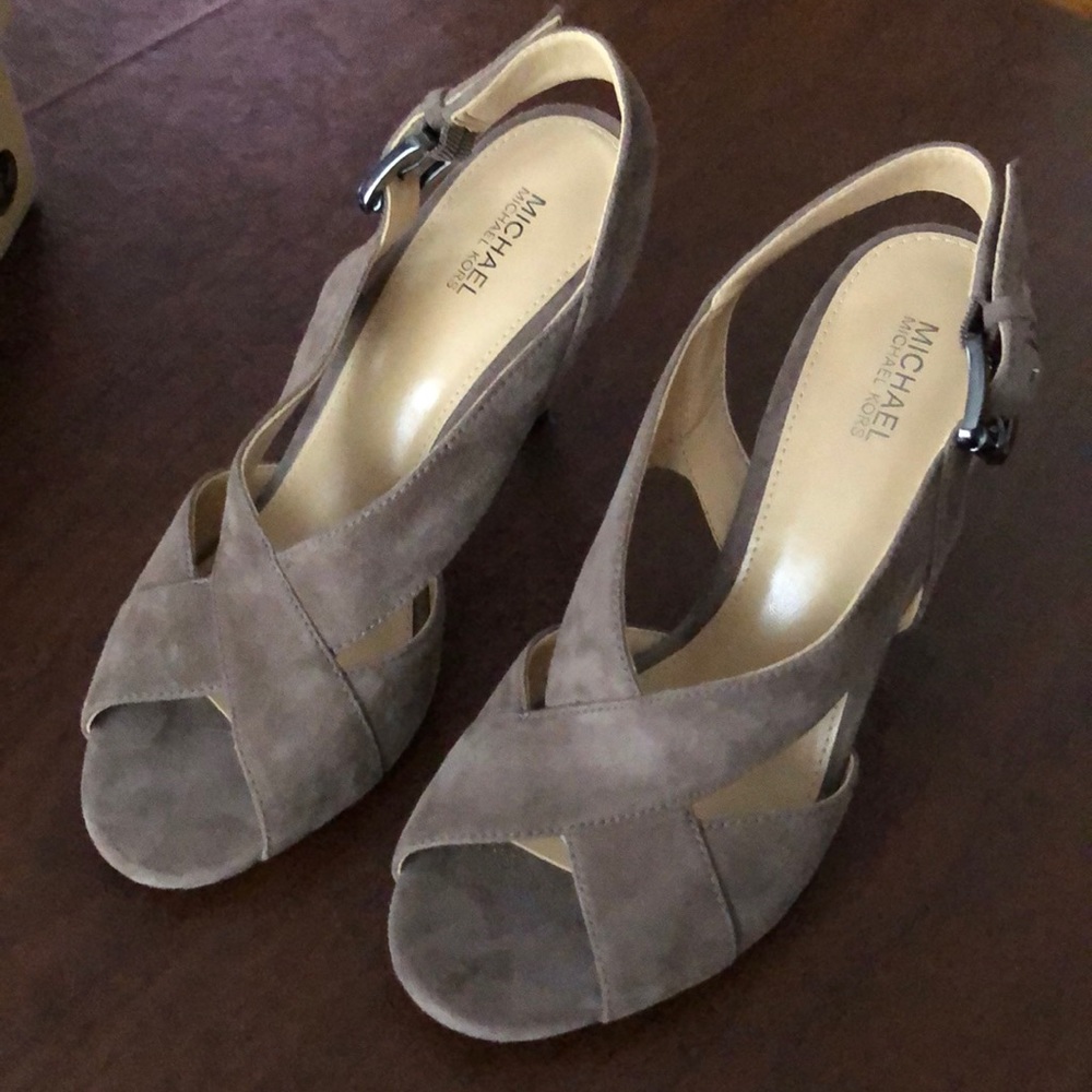 New with Box - Michael Kors Becky Taupe Suede 7M
